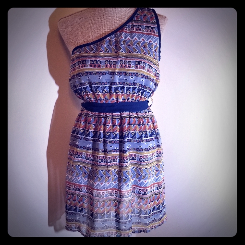 🌻3/$20 YA Los Angeles one shoulder aztec dress - Picture 1 of 6